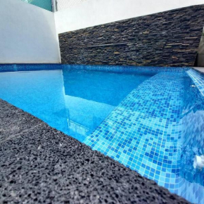 New 4 Bedroom House Sleeps 16 Pool, BBQ and more!